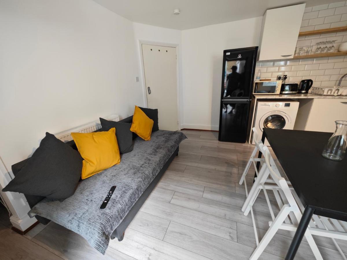 2 Bedroom 2 Bathroom Apartment In Old St - Shoreditch - Zone 1 London Eksteriør billede