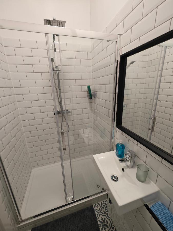 2 Bedroom 2 Bathroom Apartment In Old St - Shoreditch - Zone 1 London Eksteriør billede